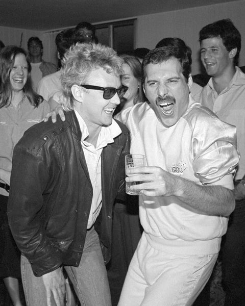 Roger Taylor and Freddie Mercury Backstage, Magic Tour, N̩pstadion, Budapest, 1986